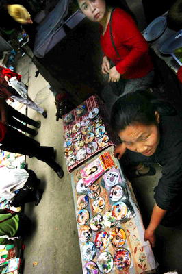 泰宁街旧货市场黄碟泛滥，监管困境与市场调查